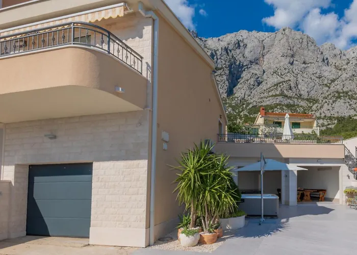 Willa Ana - By Guide Makarska