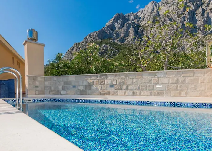 Willa Ana - By Guide Makarska